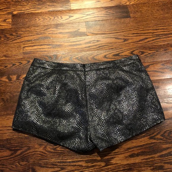 Express Printed Shorts - Picture 4 of 5